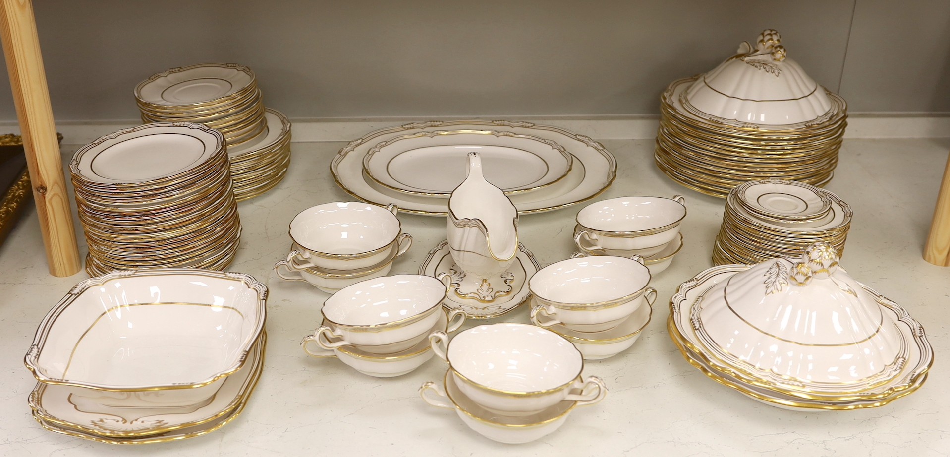 A Spode Sheffield pattern dinner service, pattern no. R568